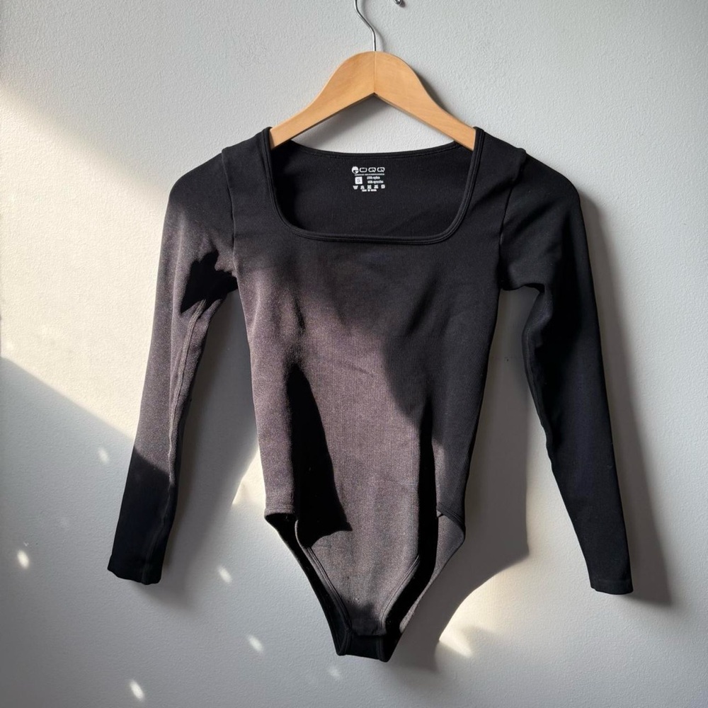 Black square neck bodysuit 🔥